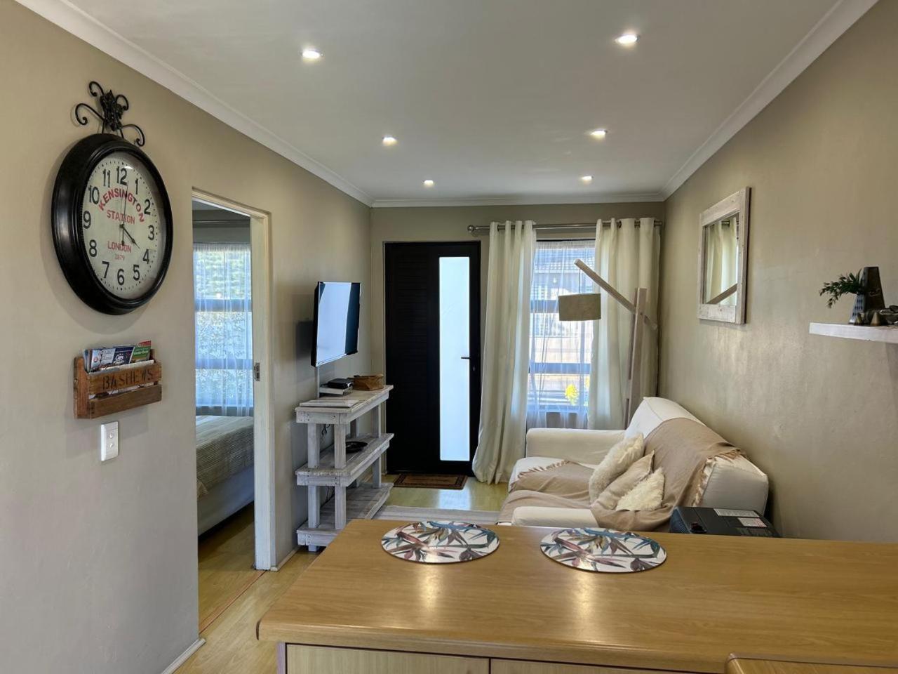 Appartamento 10 On Ou Kraal Edgemead Esterno foto